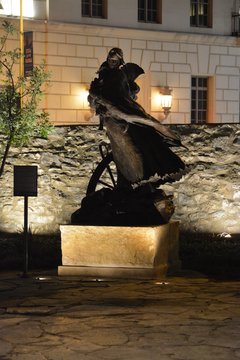 Statue of Susannah Dickinson in Cavalry Courtyard lit up at night
