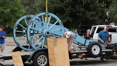 Carriage for the cannon on a truck bed