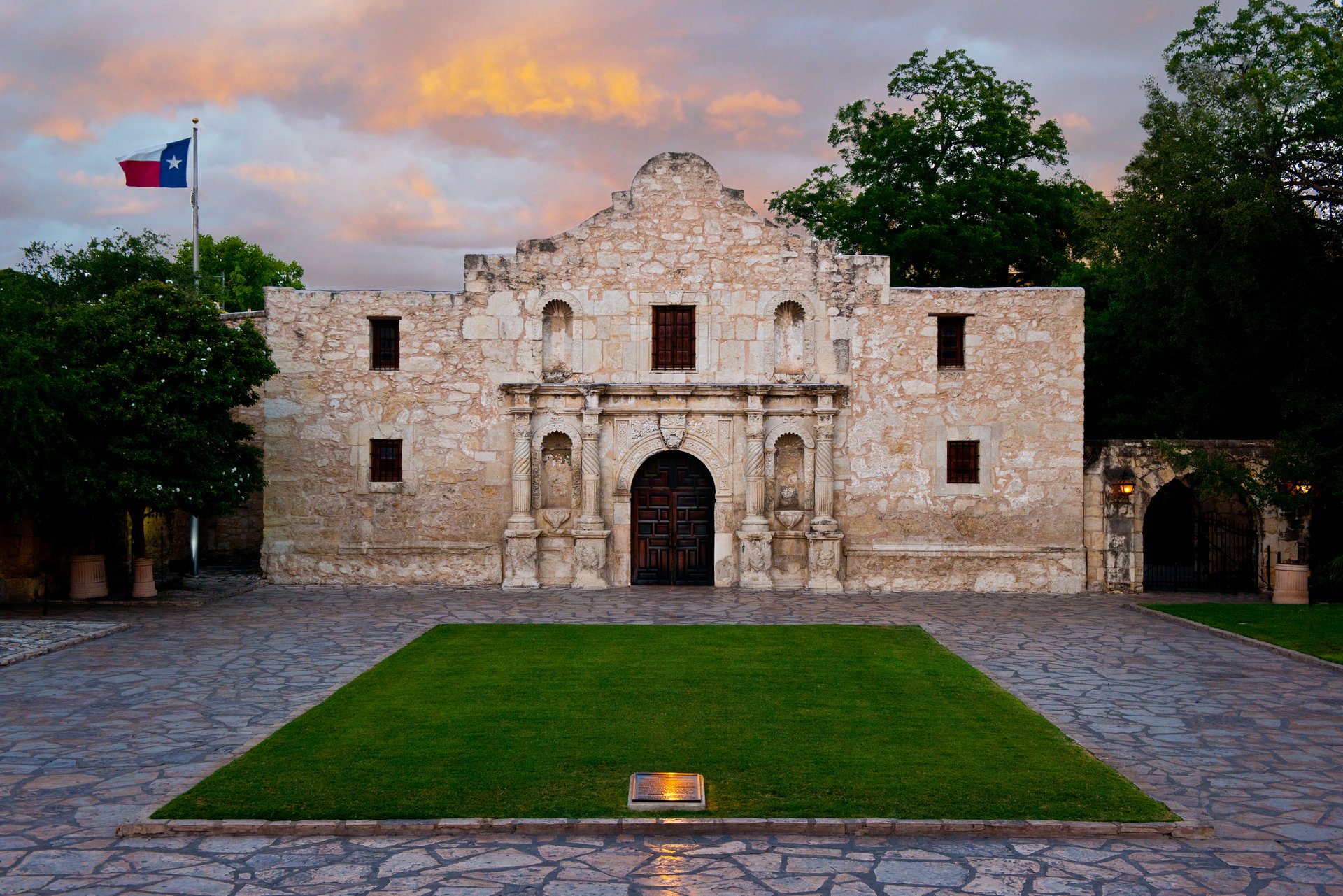 does alamo require security deposit