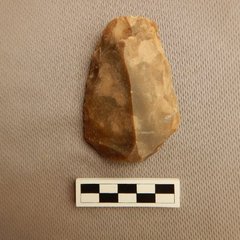 Chipped stone artifact
