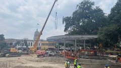 Construction of the pavilion stage in Plaza de Valero with a crane above it