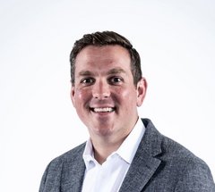 Headshot of Peter J. Holt