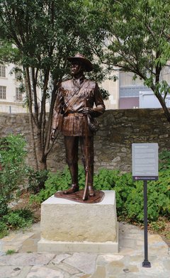 Bronze sculpted statue of Hendrick Arnold
