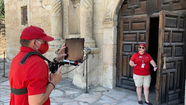 tina the alamo tour guide