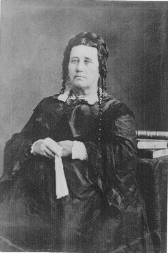 Black and white portrait of Susannah Dickinson