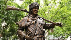 Statue of Davy Crockett