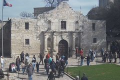 Visitors exploring the plaza in front of Alamo Church