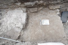 Two rock levels inside an excavation unit