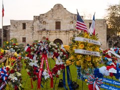 Floral wreaths in front of the Alamo to remember the Defenders
