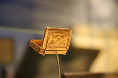 Gold Snuff Box Presented to Sam Houston by Santa Anna