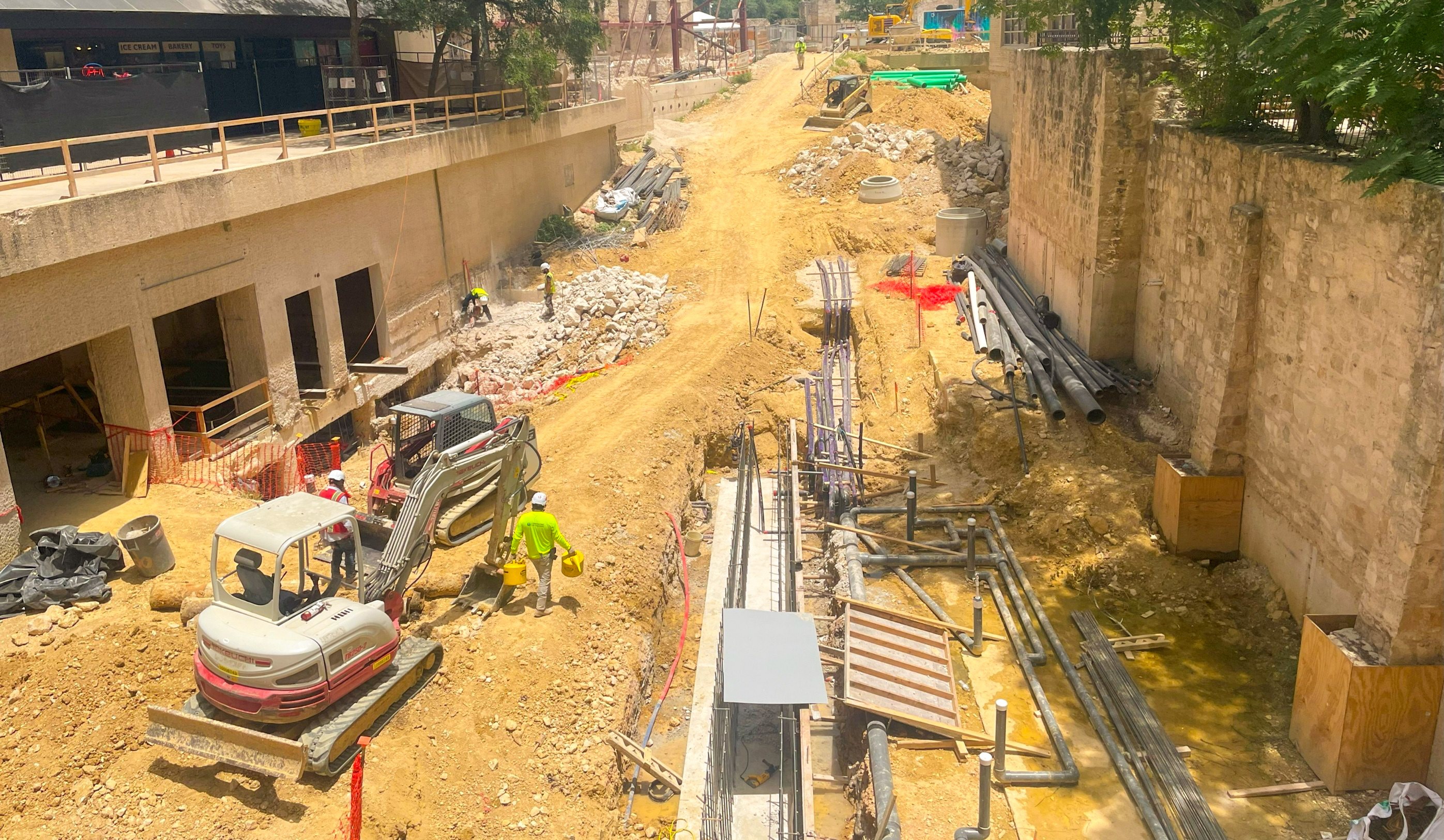 Construction of paseo area to connect Alamo and Riverwalk
