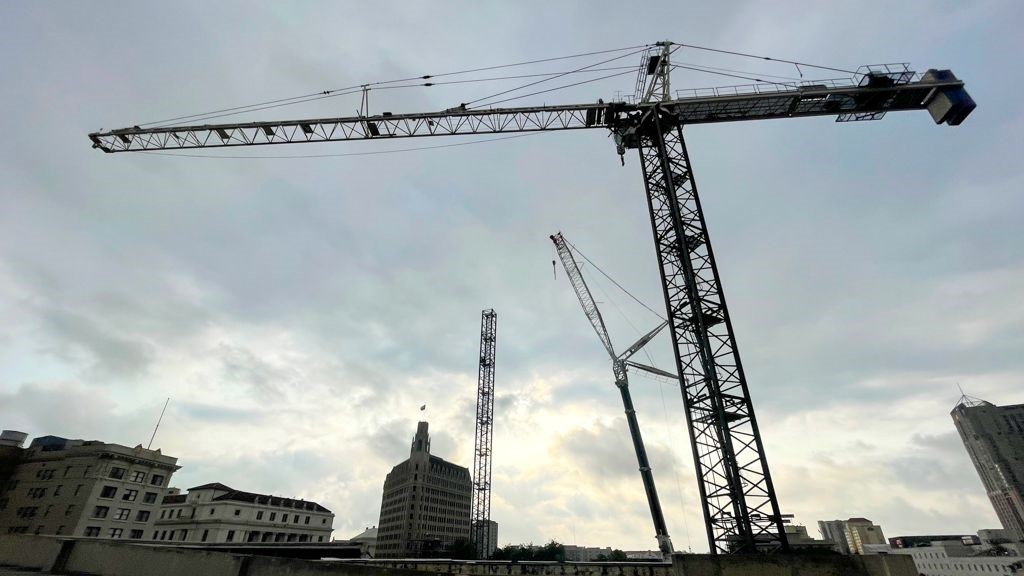 Large crane amongst San Antonio skyline