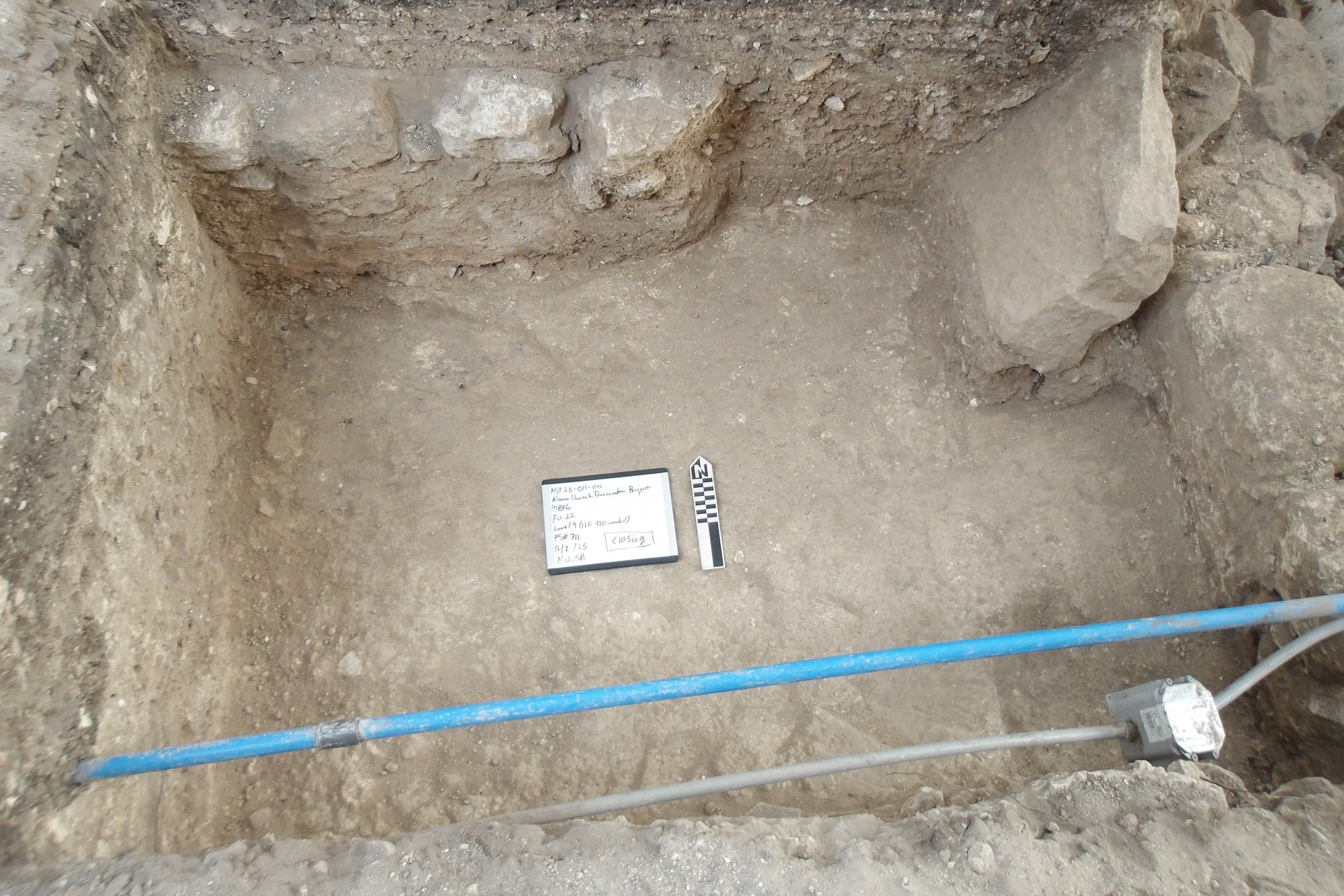 Limestone alignments inside an excavation unit